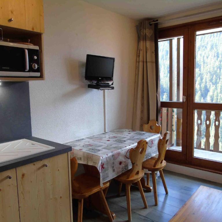 Charmant studio à Valfréjus, proche télécabine, commerces, balcon, 4 pers, animaux admis. - FR-1-561-10 - Estudio - 8