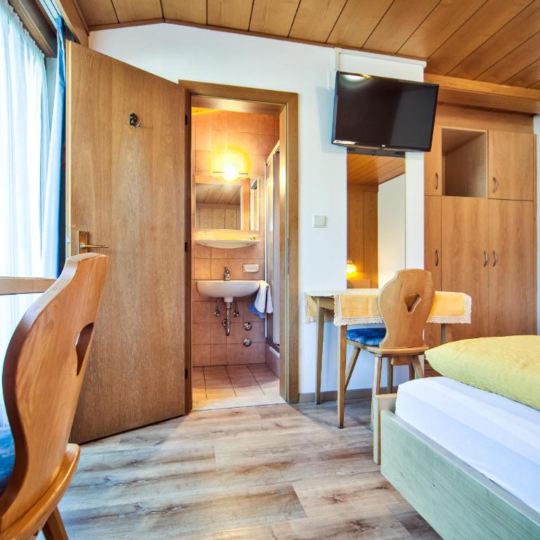 Gasthof Anny - Doppelzimmer mit Balkon - 6
