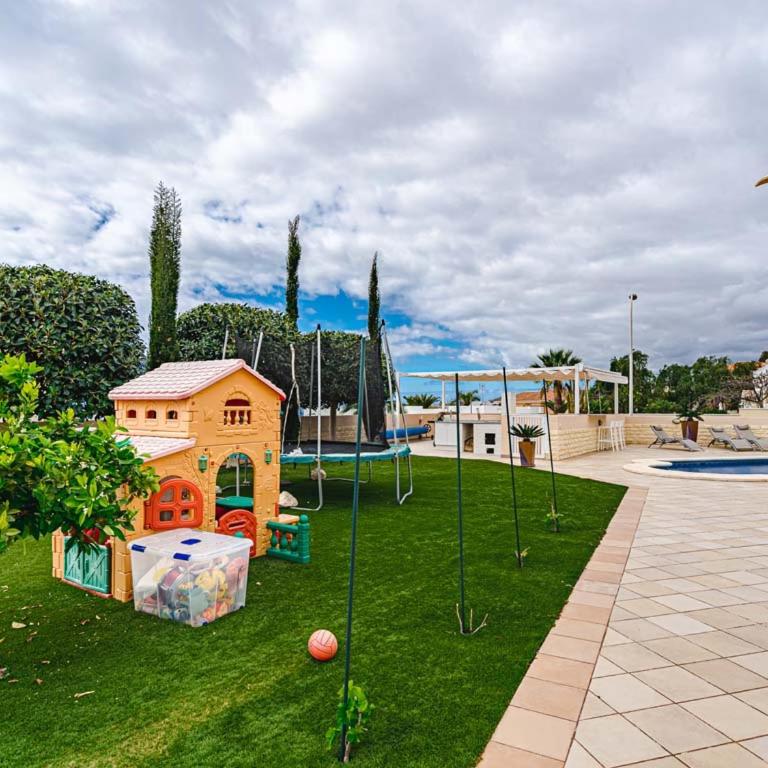 BuenaVista Villa Family with private heated pool garden parking - Three-Bedroom Villa - 6