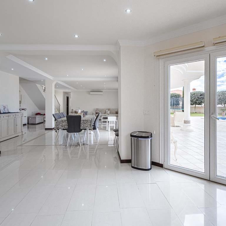 BuenaVista Villa Family with private heated pool garden parking - Three-Bedroom Villa - 8