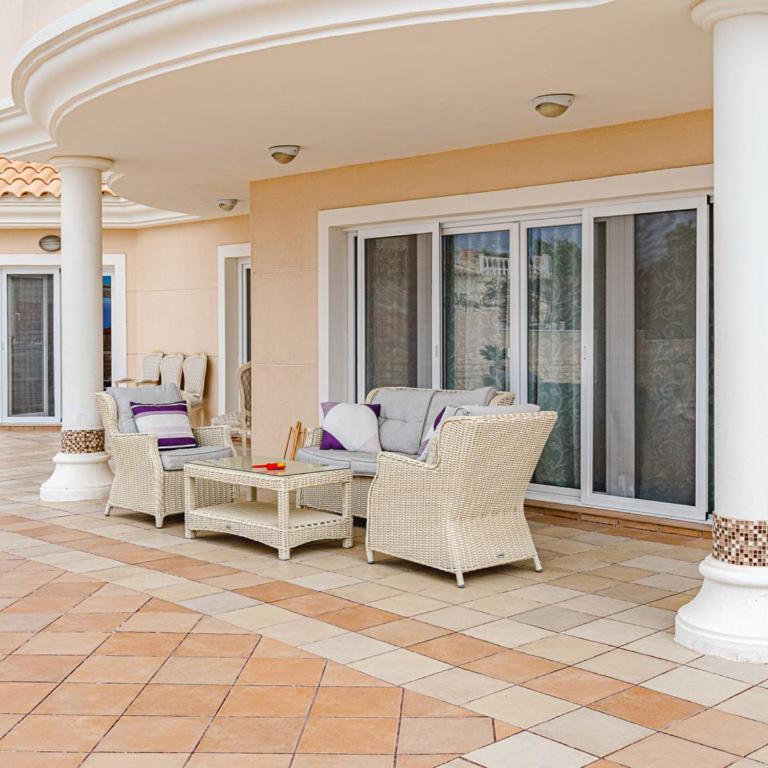BuenaVista Villa Family with private heated pool garden parking - Three-Bedroom Villa - 17