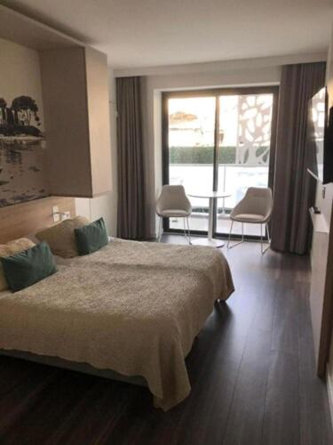 Lagrange Apart'Hôtel Antibes Olympie - Chambre Familiale avec Terrasse (2 Chambres Communicantes) - 3