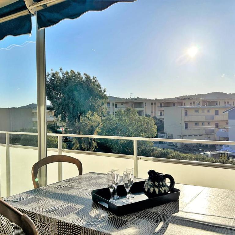 Appartement à 150m de la plage avec terrasse fermée et parking privatif - Bormes-les-Mimosas - FR-1-251-578 - Apartment - 1