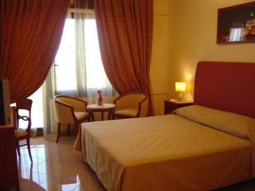 Ranch Palace Hotel - Triple Room - 1