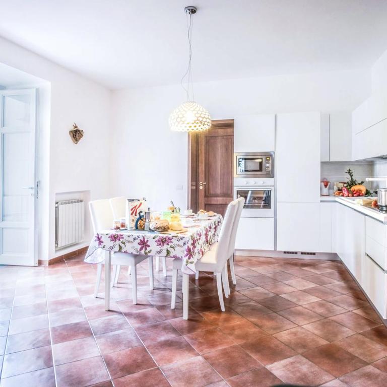 Amore Rentals - Maison Palazzo Correale - Appartamento con Balcone - 6