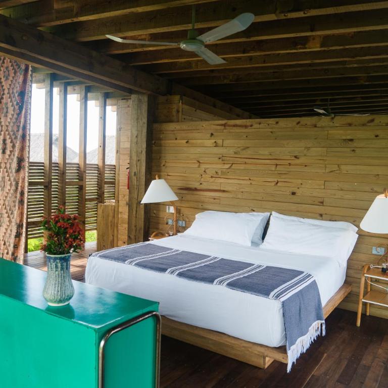 Punta Pajaros Hotel - Habitación con cama grande y vistas al mar - 6