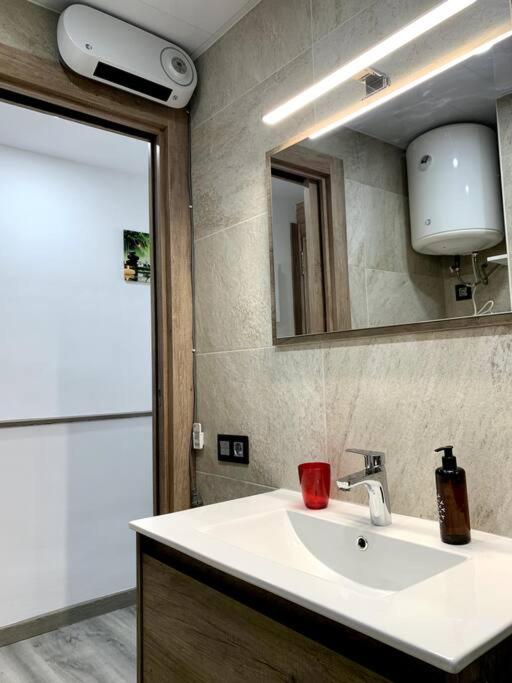 A 5 min de la playa con PISCINA Ideal parejas Relax total ''Bouquet Dream La Pineda'' - One-Bedroom Apartment - 7