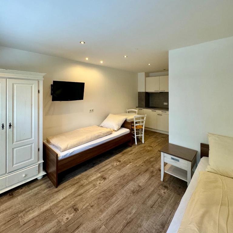 SKILL Mountain Lodge - Ski und Bike Hostel im Sommer mit JOKER CARD - Studio-Apartment - 2