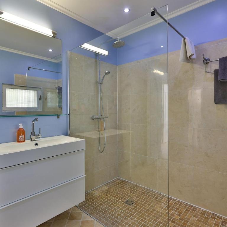Familienfreundliche Villa Vistaero mit atemberaubenden Meerblick by Riviera Homelife Management - Maison de Vacances - 14
