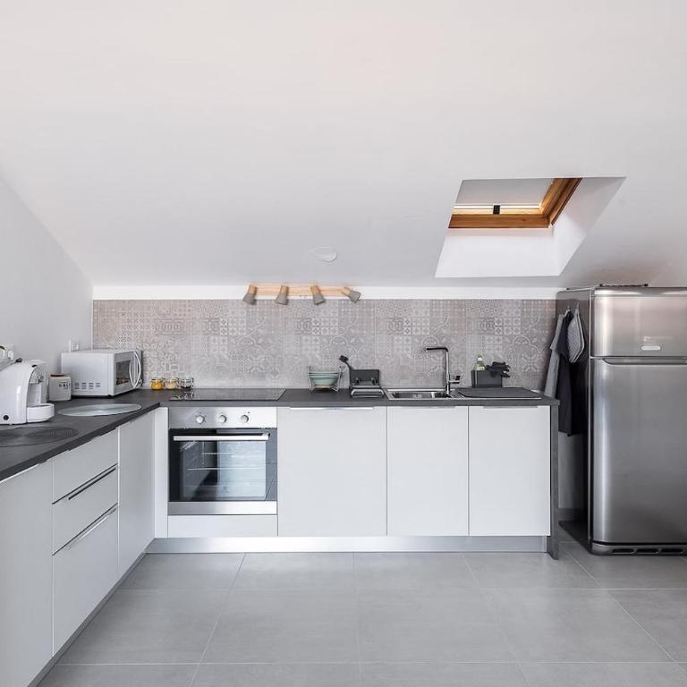 Realkasa Train Plaza Apartment - Appartamento con 1 Camera da Letto - 9