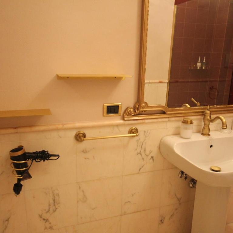 Casa Nina Bologna Centro - Camera Matrimoniale con Bagno Privato - 15