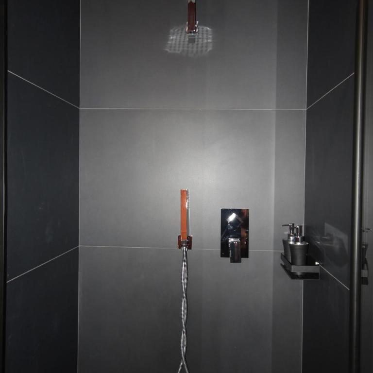 Casa Nina Bologna Centro - Camera Matrimoniale con Bagno Privato - 15