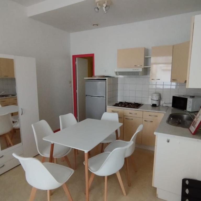 ++++ CENTRAL charmant 70m2 avec balcon, mer à 200 m et rue piétonne à 300 m ++++ - Two-Bedroom Apartment - 4