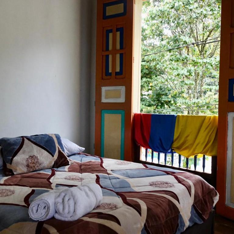 HOSTAL CASA VICTORIA PIJAO - Family Room with Mountain View - 6