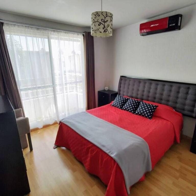 Disfruta de la ciudad en un espacio tranquilo! - Three-Bedroom House - 4
