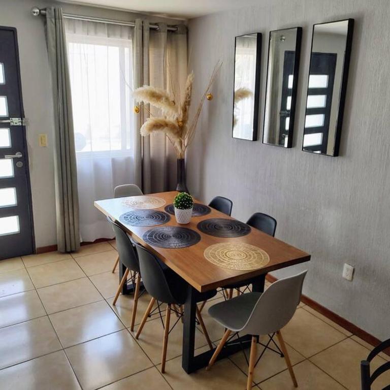 Disfruta de la ciudad en un espacio tranquilo! - Three-Bedroom House - 15