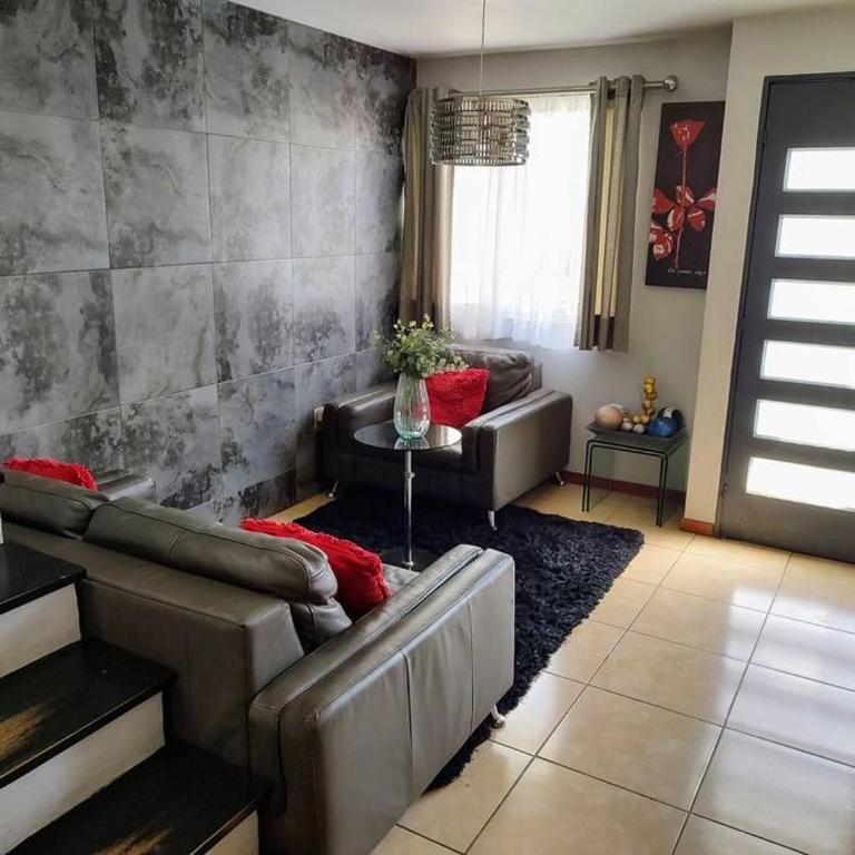 Disfruta de la ciudad en un espacio tranquilo! - Three-Bedroom House - 23
