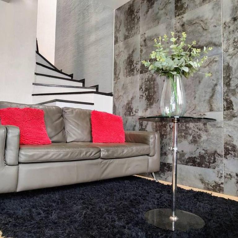 Disfruta de la ciudad en un espacio tranquilo! - Three-Bedroom House - 28