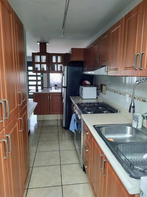Disfruta de la ciudad en un espacio tranquilo! - Three-Bedroom House - 30