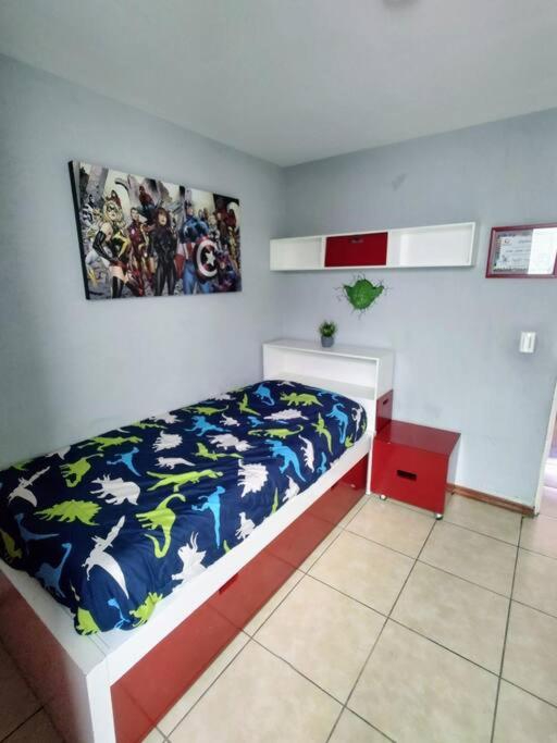 Disfruta de la ciudad en un espacio tranquilo! - Three-Bedroom House - 33