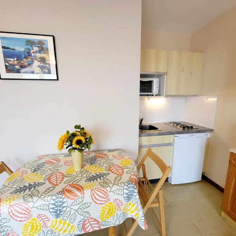 Studio charmant proche plage, chenal, et commerce, bien équipé au cœur des Sables d'Olonne - FR-1-92-597 - Appartement (3 Adultes) - 10