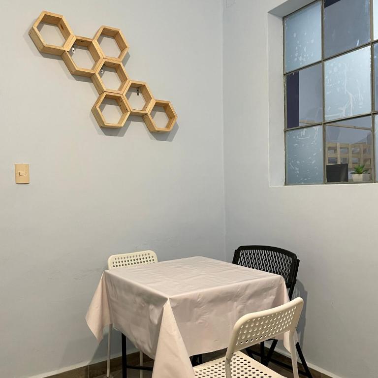 Céntrico Aparta Hotel, #3 Privado, ideal familias o trabajo - Habitación Familiar con baño privado - 2