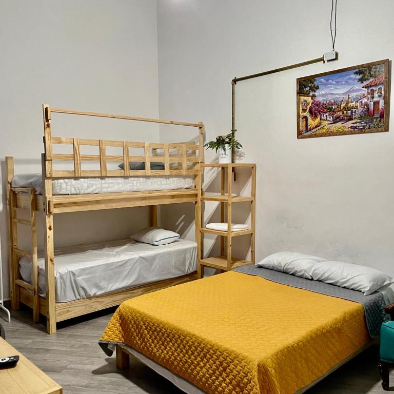 Céntrico Aparta Hotel, #3 Privado, ideal familias o trabajo - Habitación Familiar con baño privado - 3