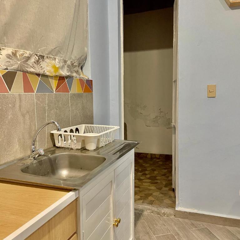 Céntrico Aparta Hotel, #3 Privado, ideal familias o trabajo - Habitación Familiar con baño privado - 7