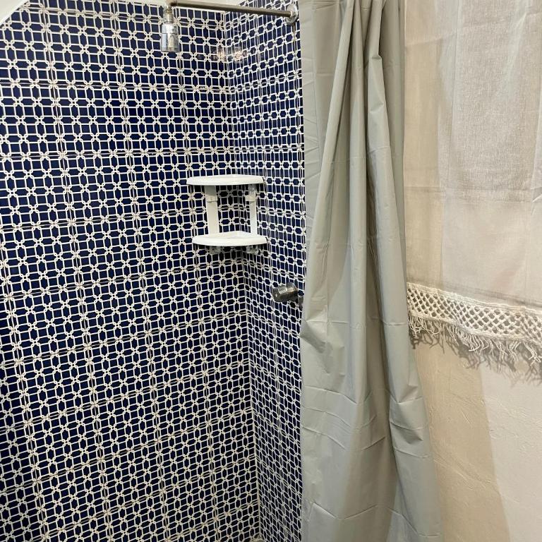 Céntrico Aparta Hotel, #3 Privado, ideal familias o trabajo - Habitación Familiar con baño privado - 9