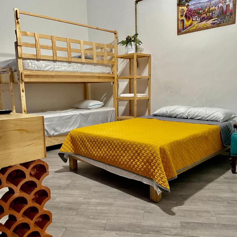 Céntrico Aparta Hotel, #3 Privado, ideal familias o trabajo - Habitación Familiar con baño privado - 39
