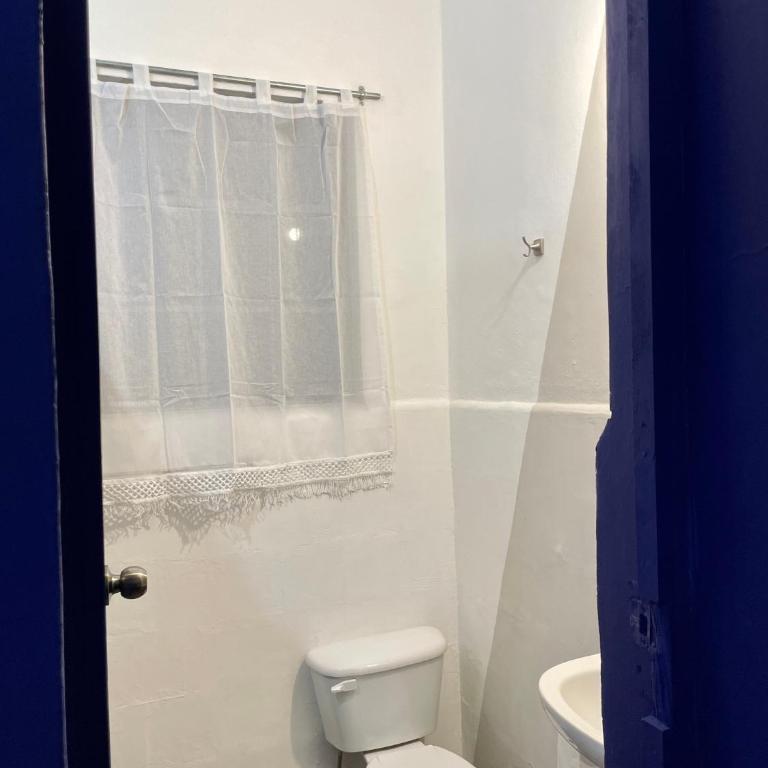 Céntrico Aparta Hotel, #3 Privado, ideal familias o trabajo - Habitación Familiar con baño privado - 48