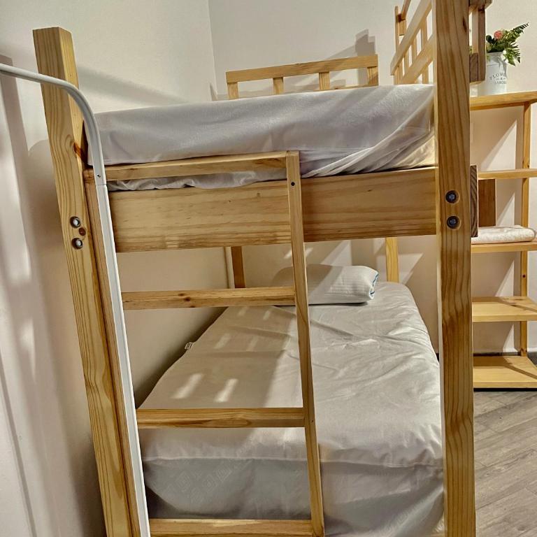 Céntrico Aparta Hotel, #3 Privado, ideal familias o trabajo - Habitación Familiar con baño privado - 50