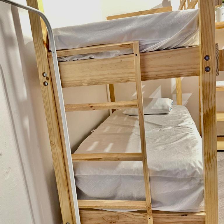 Céntrico Aparta Hotel, #3 Privado, ideal familias o trabajo - Habitación Familiar con baño privado - 57