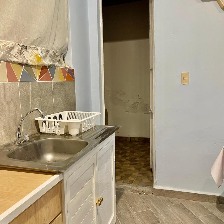 Céntrico Aparta Hotel, #3 Privado, ideal familias o trabajo - Habitación Familiar con baño privado - 65