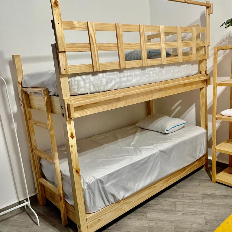 Céntrico Aparta Hotel, #3 Privado, ideal familias o trabajo - Habitación Familiar con baño privado - 81