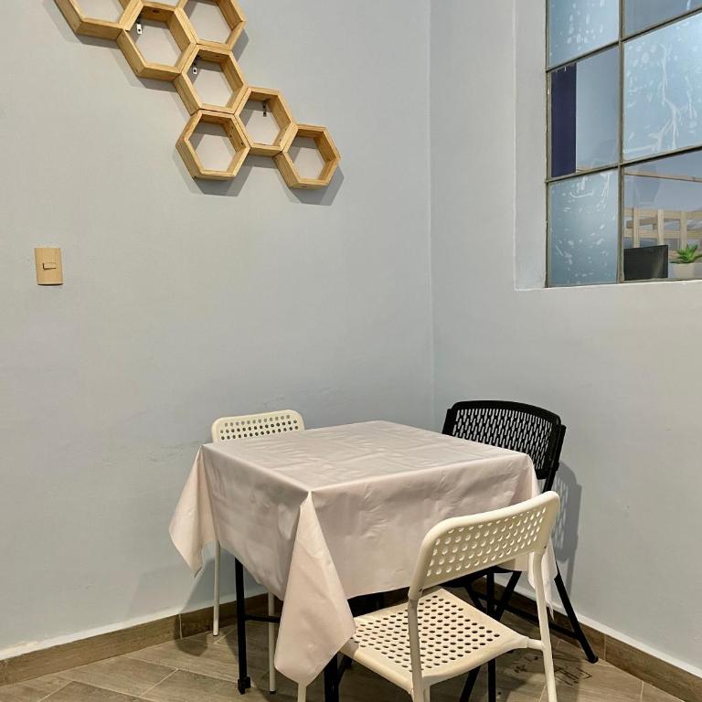 Céntrico Aparta Hotel, #3 Privado, ideal familias o trabajo - Habitación Familiar con baño privado - 82