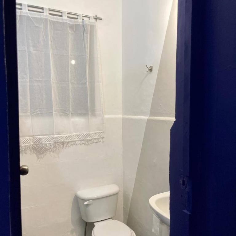 Céntrico Aparta Hotel, #3 Privado, ideal familias o trabajo - Habitación Familiar con baño privado - 86