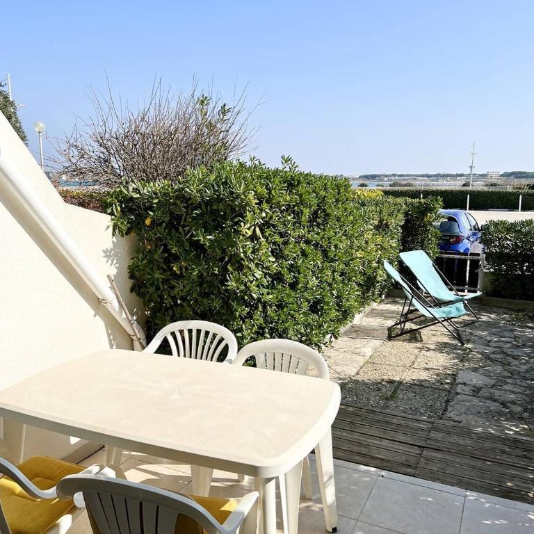 STUDIO CLIMATISE 3 PERSONNES A PROXIMITE IMMEDIATE MER ET PLAGE - Studio-Apartment - 3