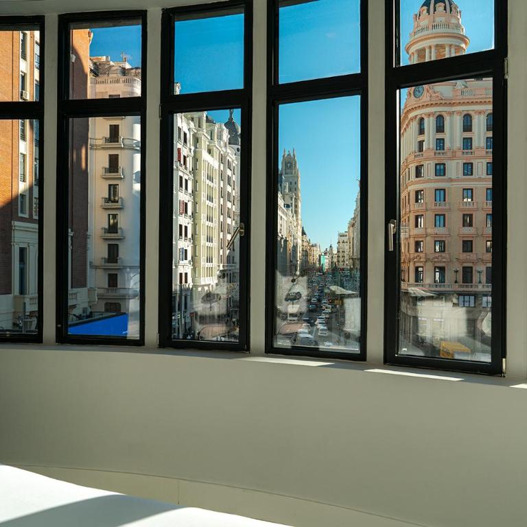 Vincci Capitol - Habitación Doble Deluxe con vistas a la Gran Vía - 4