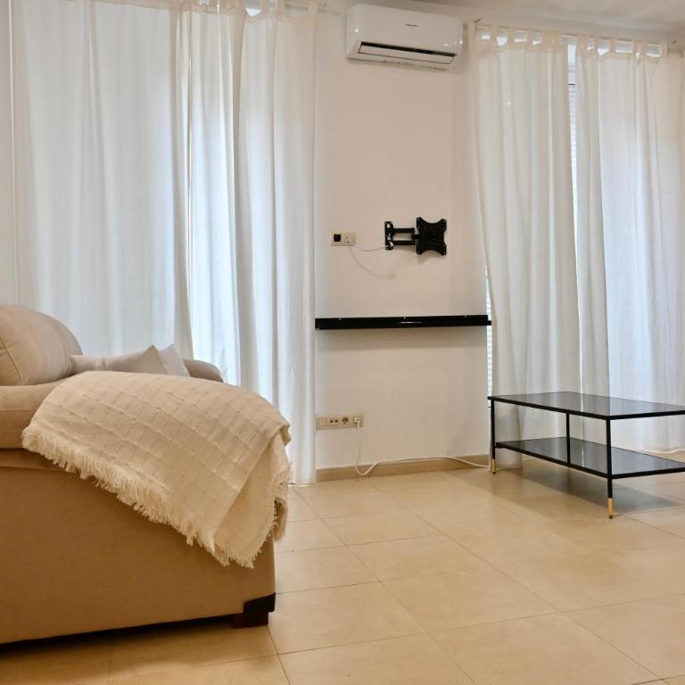 For You Rentals Acogedor Apartamento TEMPORAL de 1 Dormitorio y Salón, a Pasos de Gran Vía DIN133D - One-Bedroom Apartment - 13