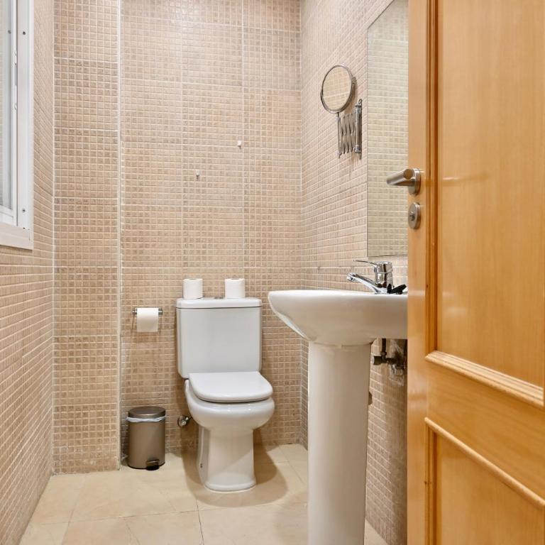 For You Rentals Acogedor Apartamento TEMPORAL de 1 Dormitorio y Salón, a Pasos de Gran Vía DIN133D - One-Bedroom Apartment - 25