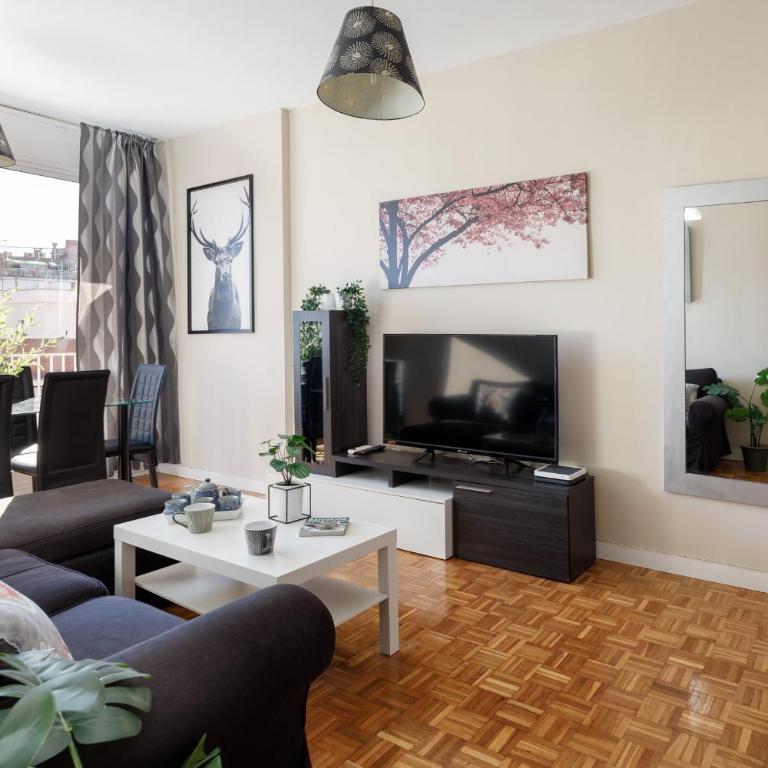 Mercat Sant Antoni 4 - Three-Bedroom Apartment - 7
