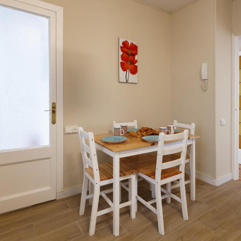 Mercat Sant Antoni 4 - Three-Bedroom Apartment - 8
