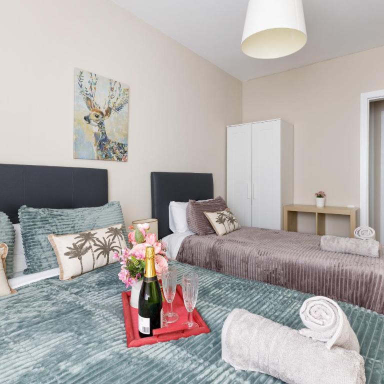 Mercat Sant Antoni 4 - Three-Bedroom Apartment - 24
