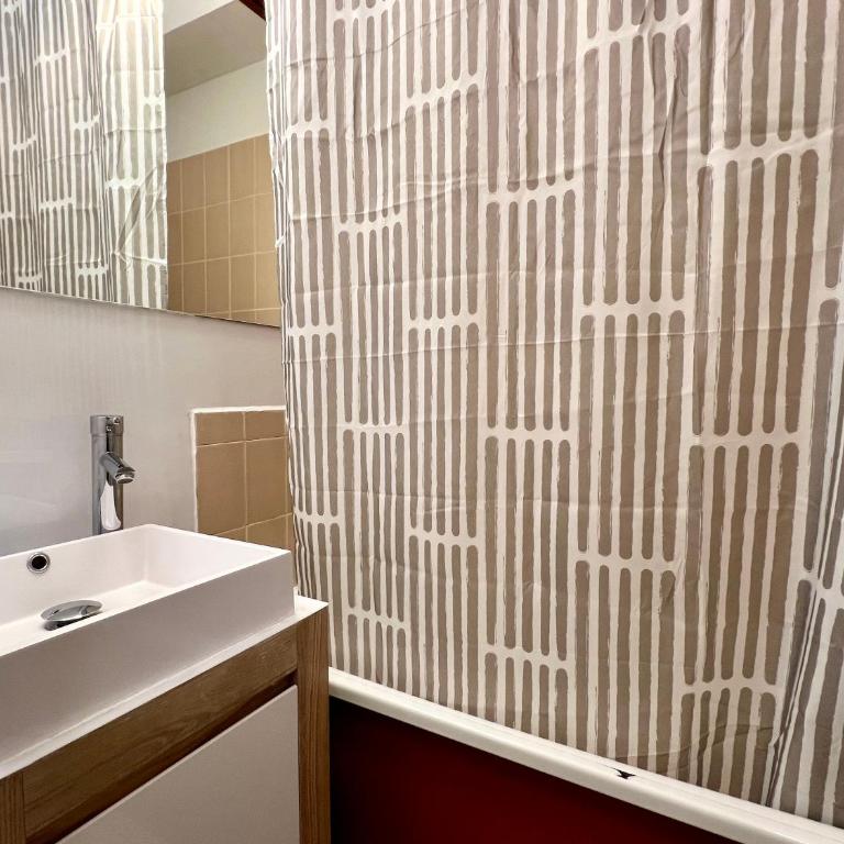 Le Balme Studio WiFi/Parking/Balcony - Studio-Apartment - 8