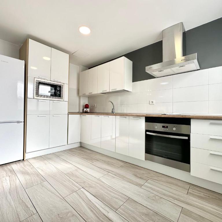 Mango Sorbet súper central, 3 Desks, high speed internet, 3 bedrooms and 2 bathrooms - Apartamento de 3 dormitorios - 2