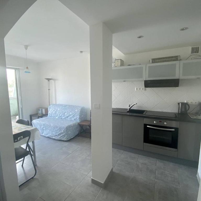 BEL APPARTEMENT P2 - CENTRE VILLE - BORD DE MER - Apartamento con terraza - 2