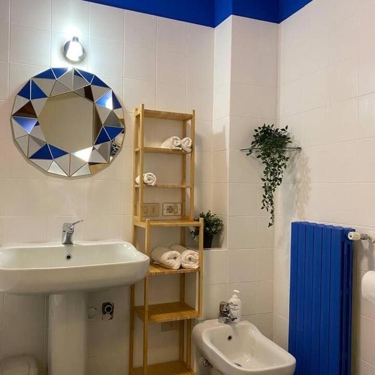 Design Villa with parking Navigli Milan sleeps5 - Camera Matrimoniale con Vista Parco - 9