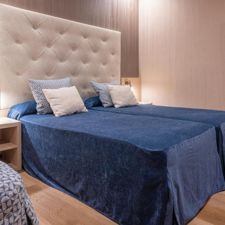 Hotel Rialto - Double or Twin Room with Extra Bed - 12