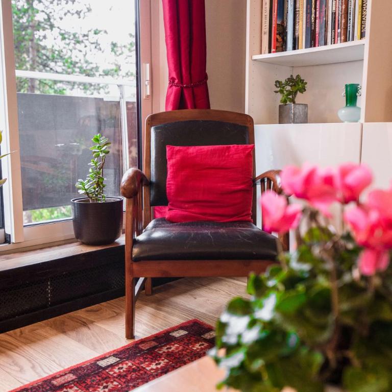 Paris-Daumesnil - Grand 2 pièces de charme sur jardin - 61m2, pour 4p - Large 4 star charming 1 BR apt for 4 with AC - Classement Officiel 4 étoiles - Appartement - Vue sur Jardin - 2